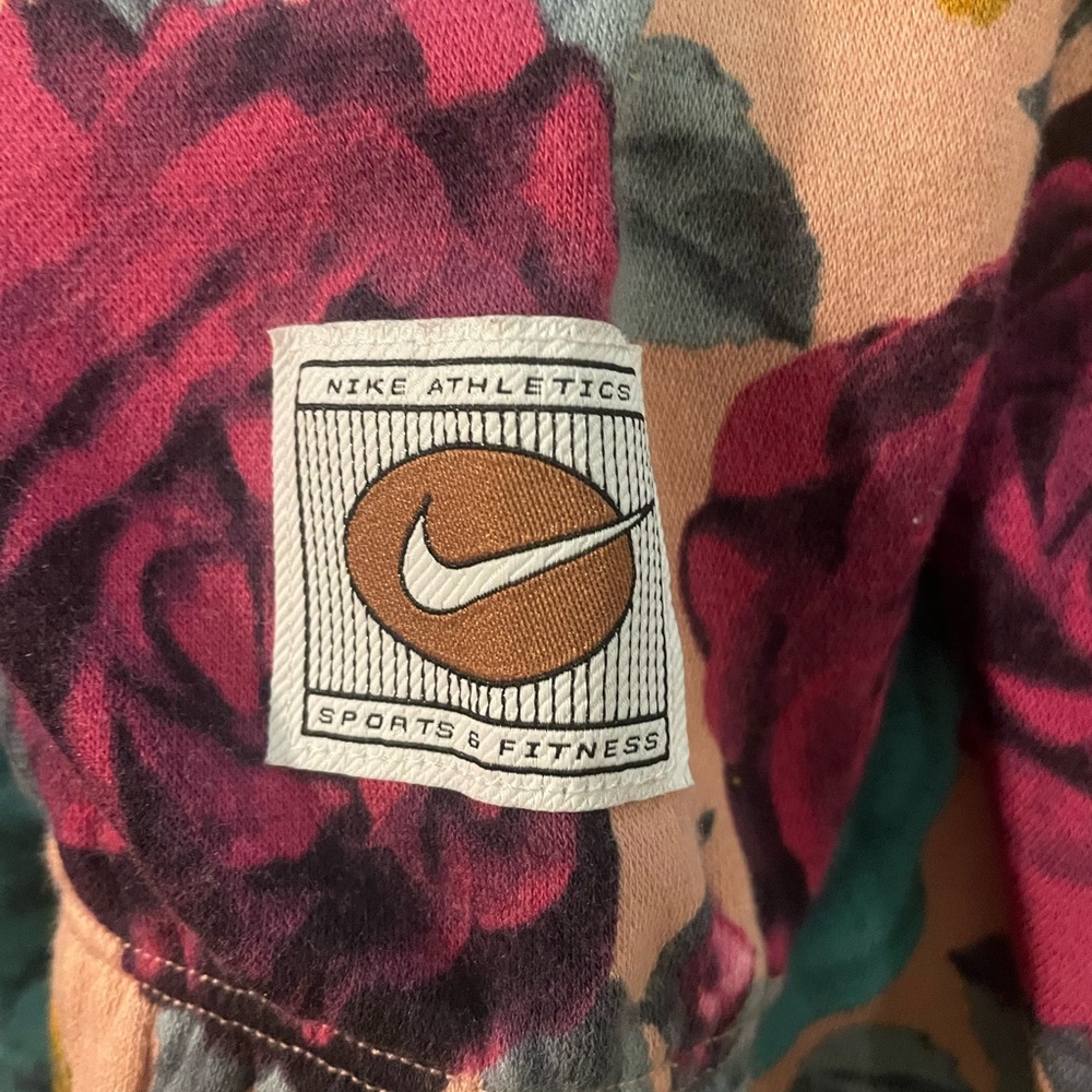 Nike Women's Sportswear‎ Floral Crewneck Pullover Sweatshirt Rose Size Medium - Picture 4 of 8
